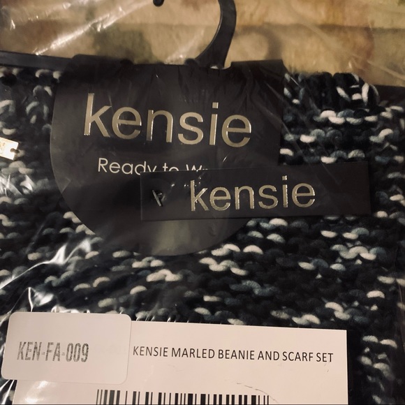 NWT 2pc KENSIE Marled Infinity Scarf & Beanie Hat Set - Black / Grey / White - Picture 5 of 11